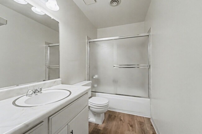 Building Photo - 0385