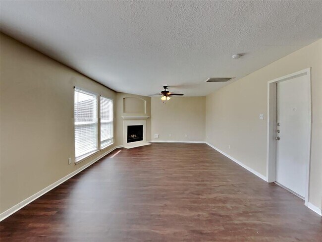 Building Photo - 201 Mammoth Springs Ln