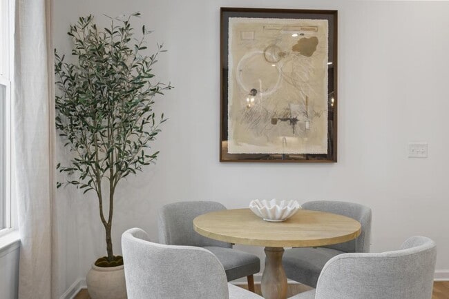 Building Photo - 121 Chestnut Cir