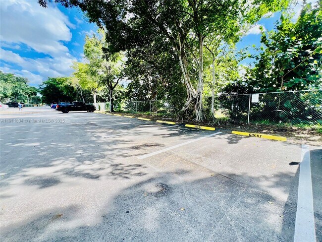 Building Photo - 1021 Mockingbird Ln