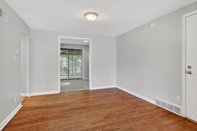 Building Photo - Your Next Home Awaits: 4BR/2BA in Desirable Prairie Village Location!