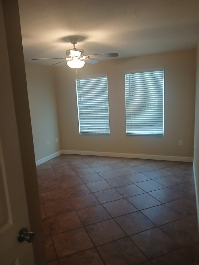 Building Photo - 1319 Villa Ln