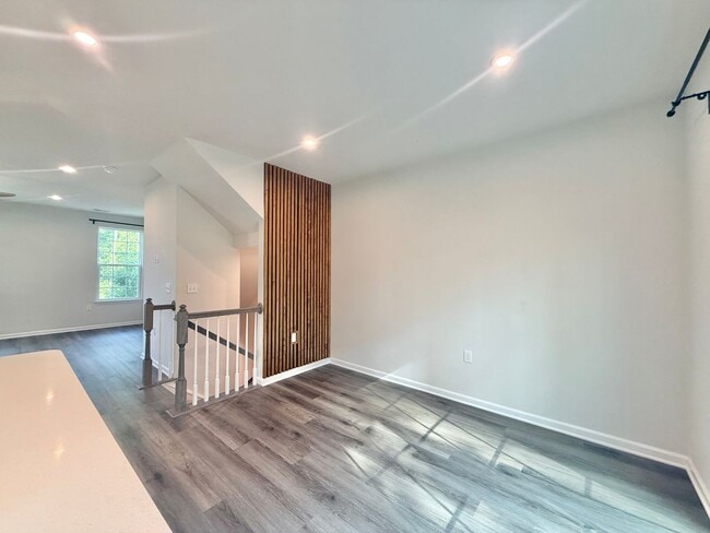 Building Photo - 1130 Romeria Dr