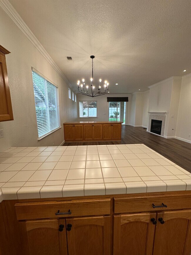 Building Photo - 7026 N Warren Ave