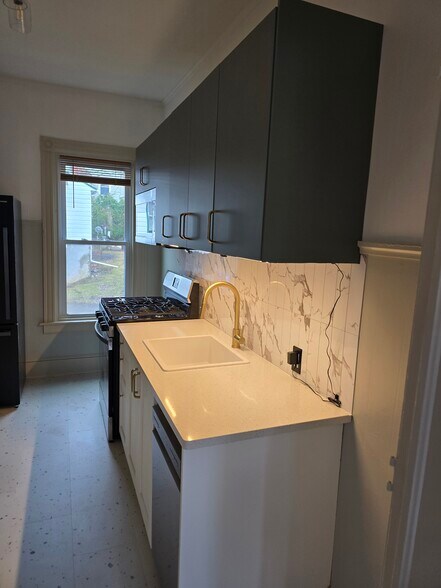 Kitchen - 10 Hamilton St