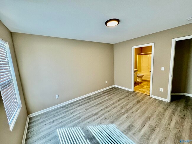 Building Photo - 226 Valleyside Dr NE