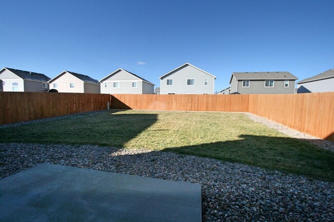 Building Photo - Splendid 3 Bedroom In Lorson Ranch!