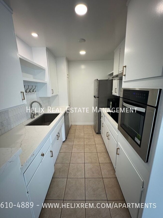 Building Photo - 801 E 1st St