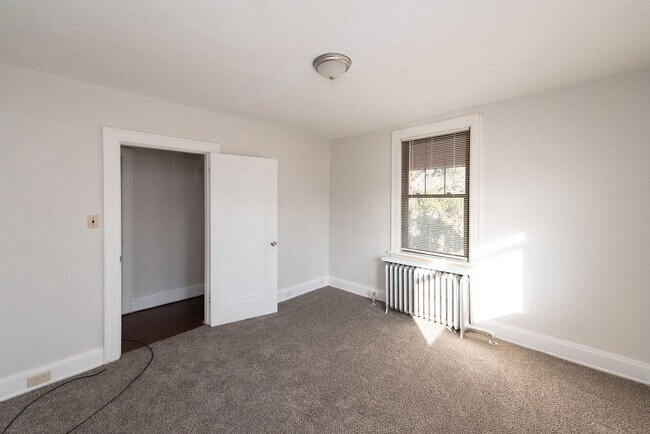 Building Photo - Beautifully updated Tudor style duplex. Up...