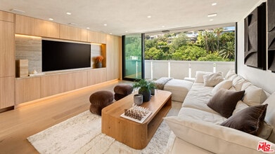Building Photo - 8787 Shoreham Dr