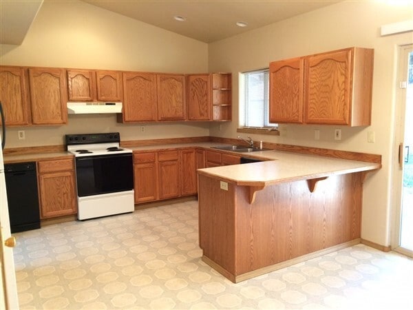 Building Photo - 2147-2149 SW Canyon Dr