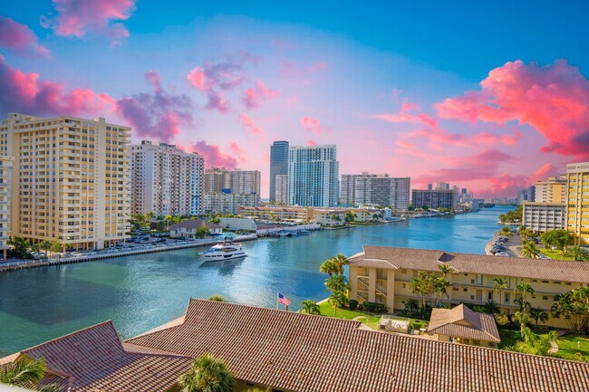 Building Photo - 2602 E Hallandale Beach Blvd