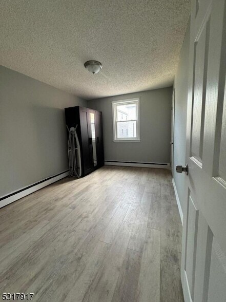 Building Photo - 416 S 5th St