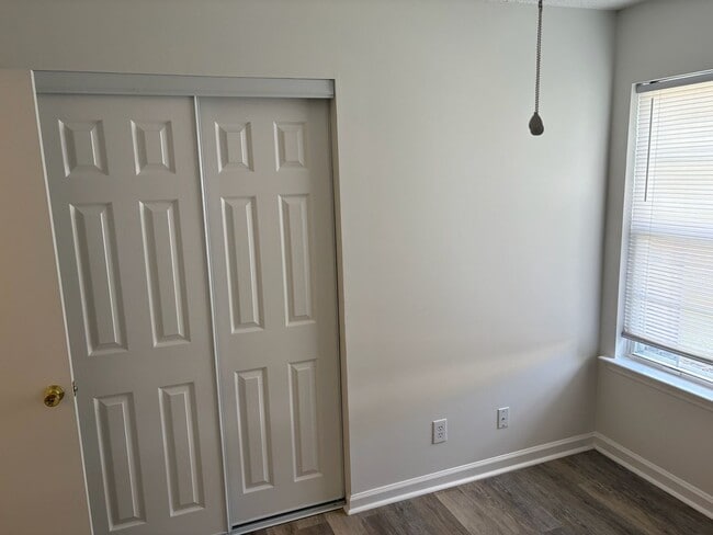 Building Photo - 1st Floor, 3 Bedroom, 2 Bath, Lakeside Con...