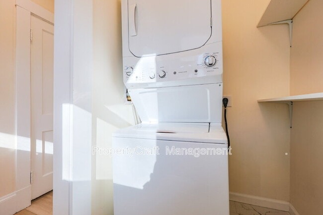 Building Photo - 105 Marlboro St