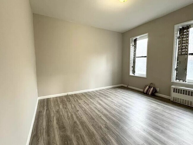 Building Photo - 330 E 100th St