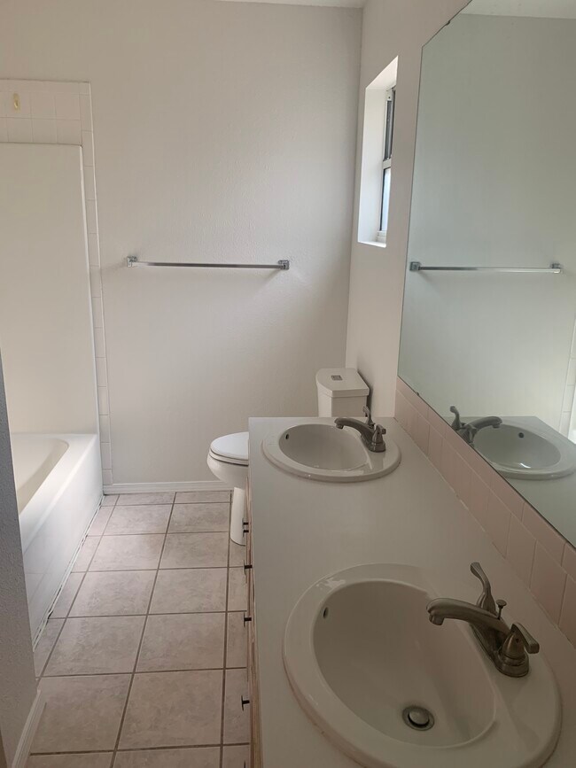 Building Photo - 846 San Juan Dr