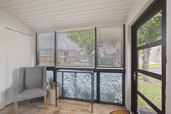 Building Photo - 2532 Boundbrook Dr S