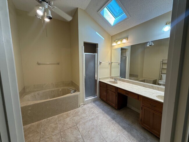 Building Photo - 8142 Creekside Cir S