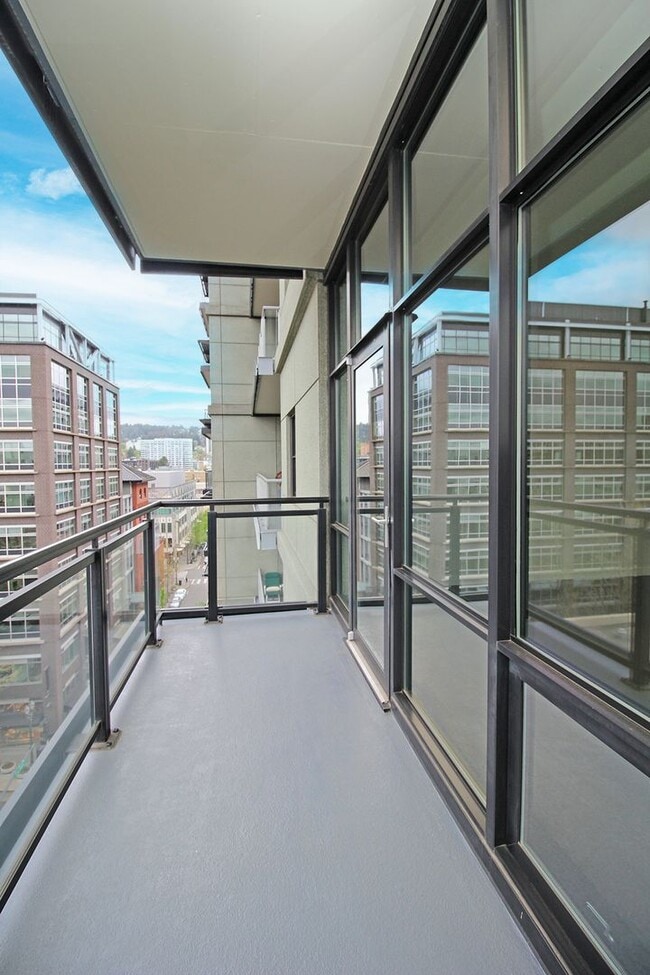 Building Photo - 1025 NW Couch St