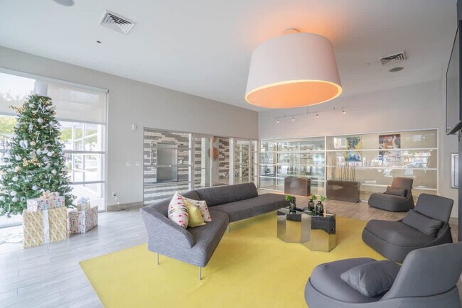 Building Photo - 914 N 3rd St