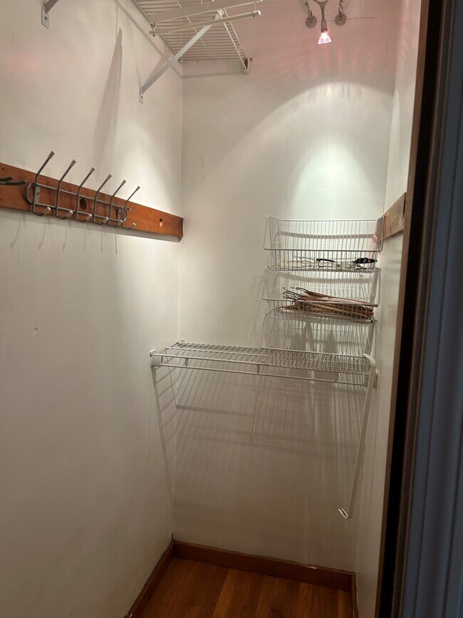 Building Photo - 23 Holmfield Ave