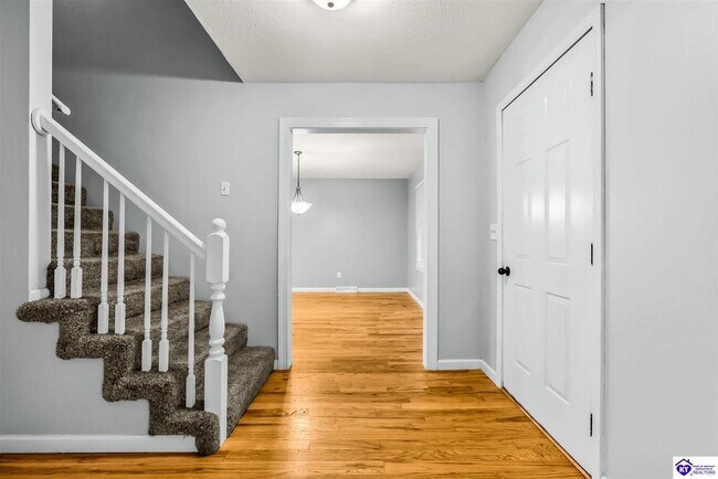 Building Photo - 215 Darrell Dr