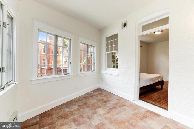 Building Photo - 2015 Allen Pl NW