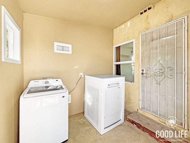 Building Photo - zIsla Vista Dr