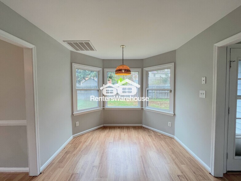 Building Photo - 1632 Castlefield Rd