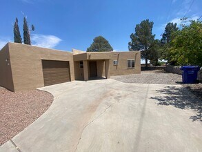 Building Photo - Adorable Home Centrally located in Loma He...
