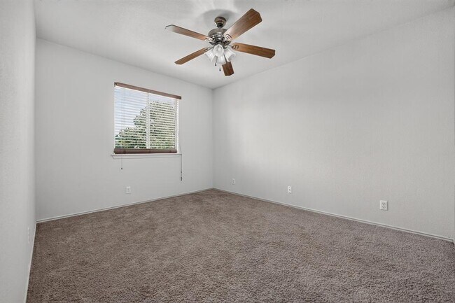 Building Photo - 2412 Kale Dr