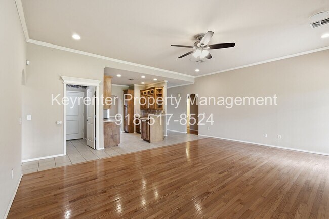 Building Photo - 3 Bed | 2 Bath | Jenks