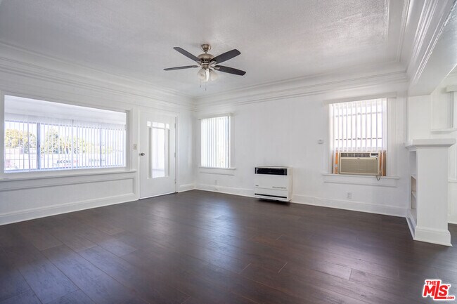 Building Photo - 2324 W Washington Blvd