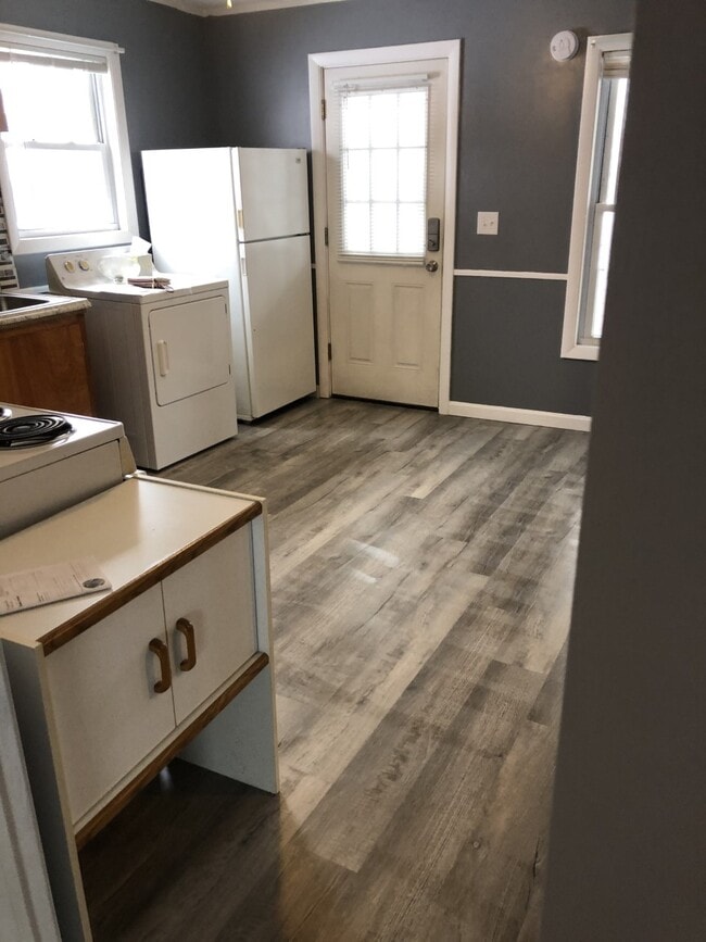 Building Photo - 100 Mason St