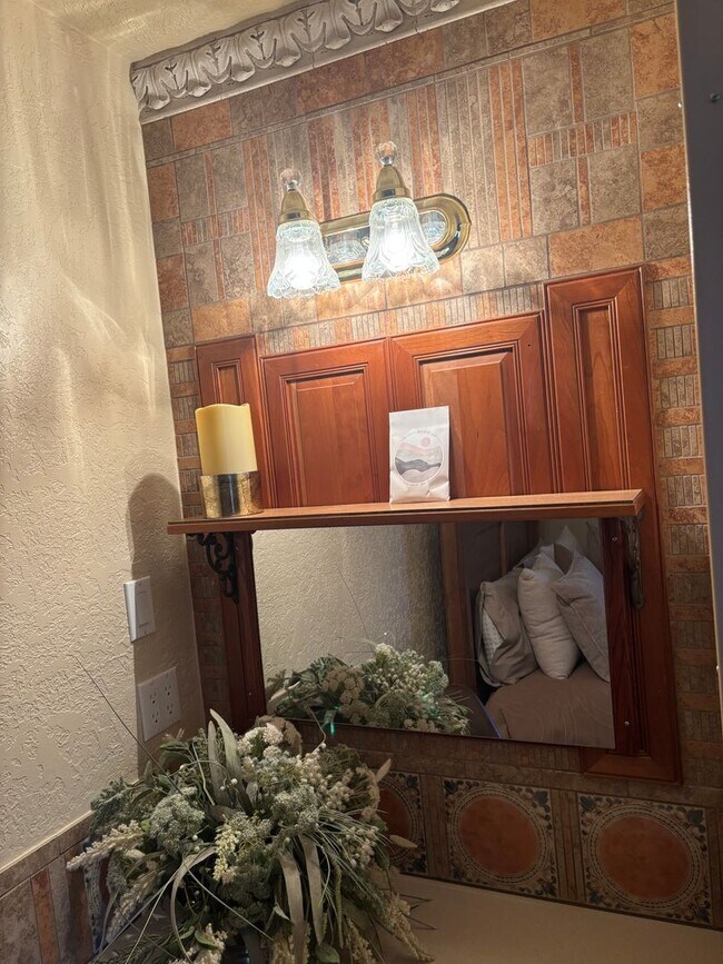 Building Photo - NEWLY REMODELED 1 BED 1 BATH