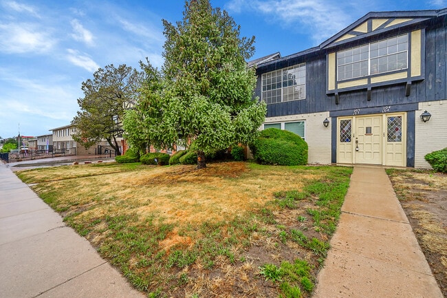 Building Photo - 2902 Airport Rd