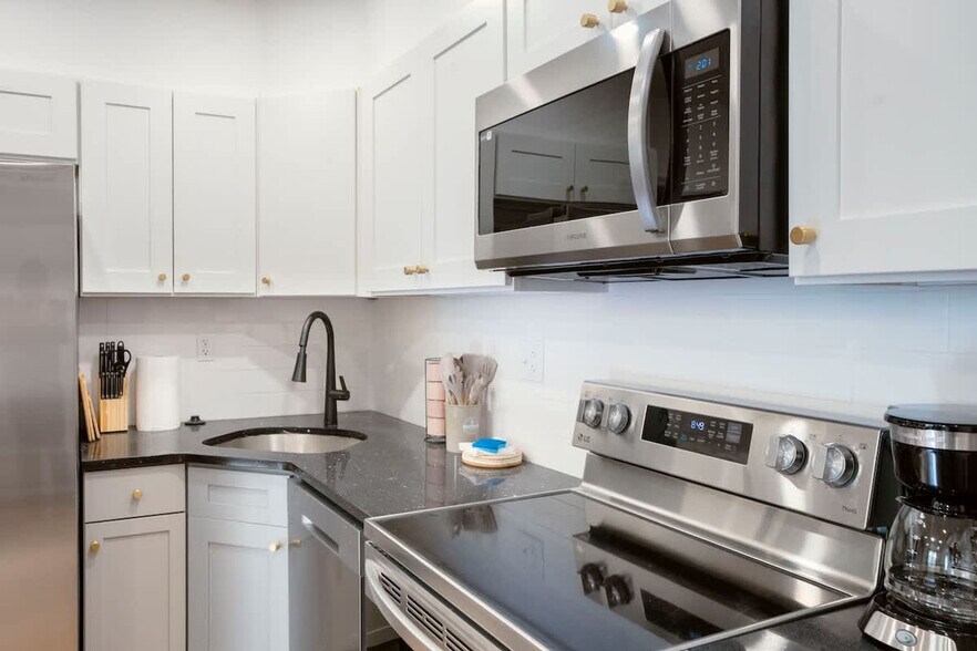 Building Photo - 1384 Ridge Ave