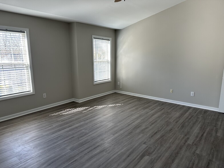 master bedroom - 110 Glenmore Rd