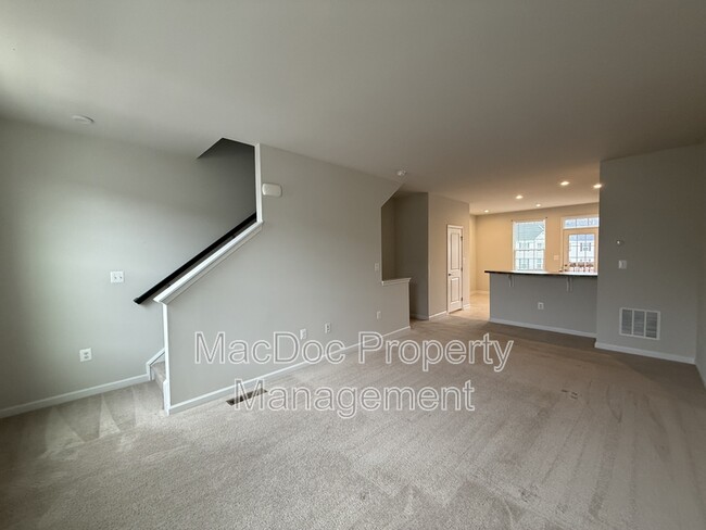 Building Photo - 505 Rolling Valley Dr