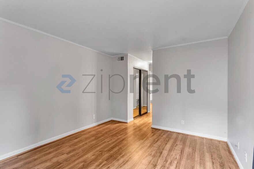 Building Photo - Unit 25