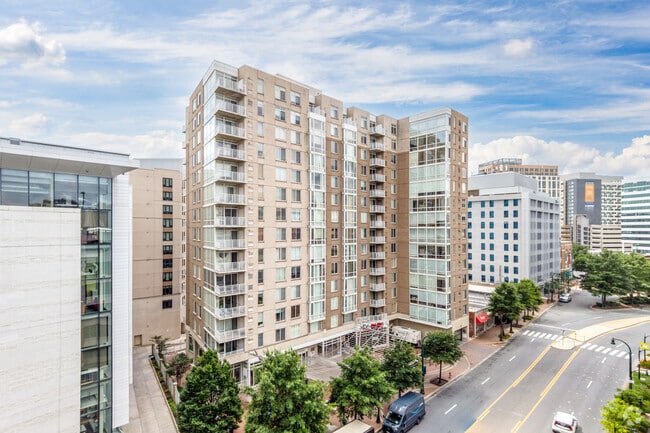 Building Photo - The Crescent