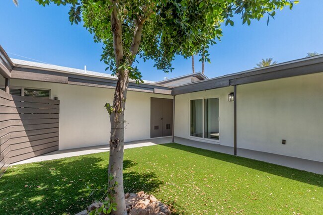 Building Photo - 3 bed | 2 bath Casita Style Home - 1 Mile to ASU!