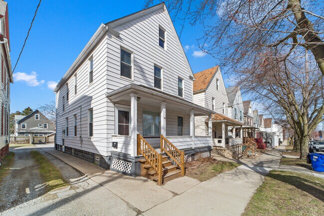Building Photo - 1356 W 58th St