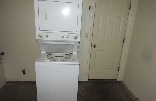 Building Photo - K-1014