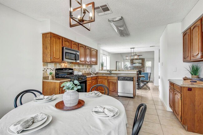 Building Photo - 17516 Klamath Falls Dr