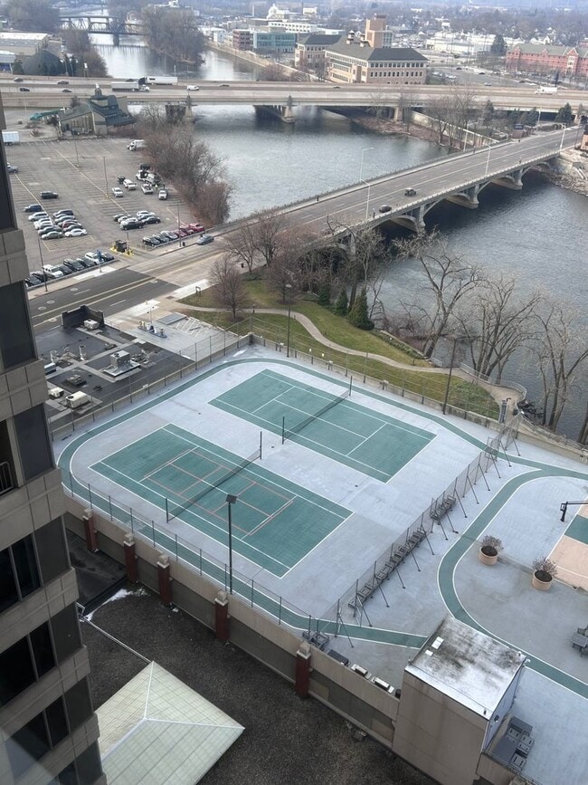 Building Photo - 107 Campau Cir NW