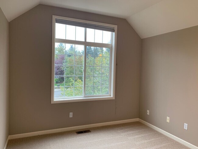 Building Photo - Location location 4 bedroom, 2.5 bath in t...