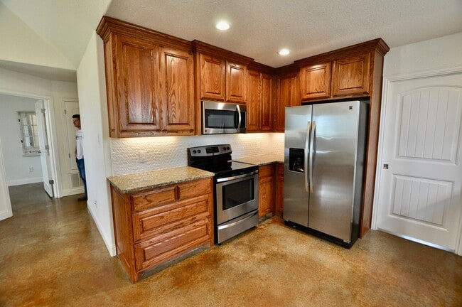 Building Photo - FOR LEASE! Enjoy Quiet Country Living in this Cute 2 BR - 1 BA Brick Home on 1 Acre in Millsap ISD.