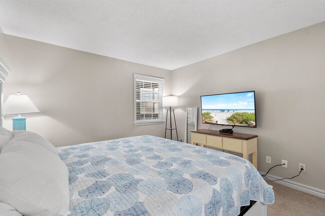 Building Photo - 1500 Cenith Dr